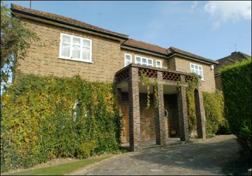 25 Vivian Way